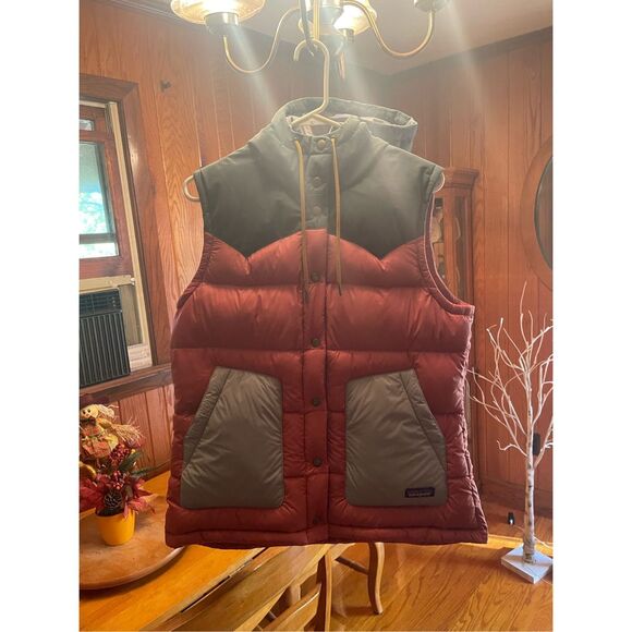 Patagonia Woman’s Bivy Hooded Down Vest Sz L Sold Out Burl Red - Picture 6 of 13